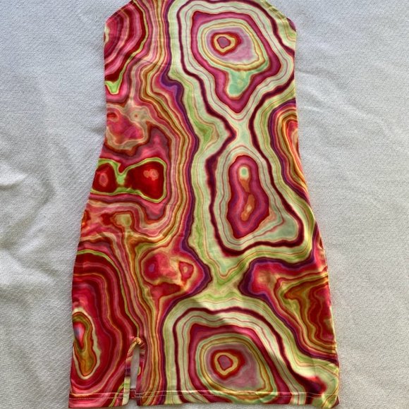 Swirl pattern halter neck mini dress - Picture 2 of 3